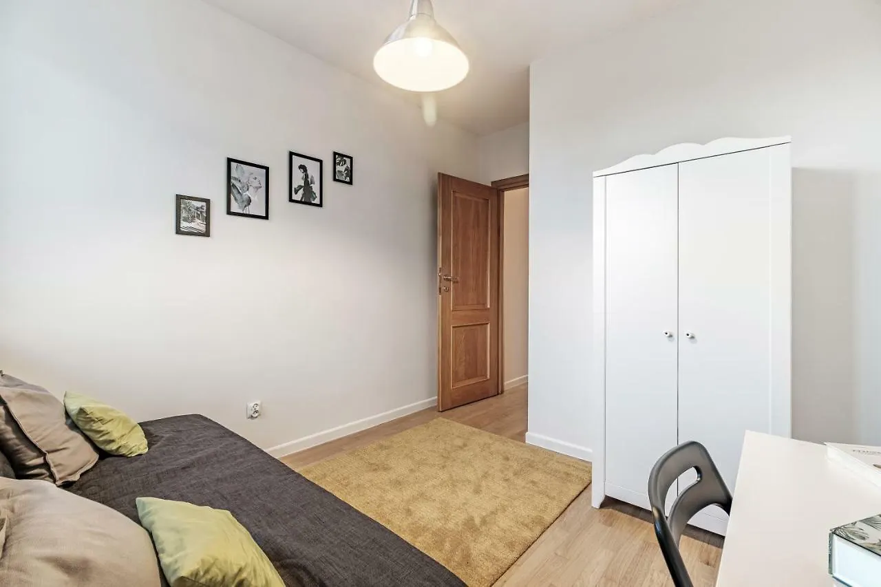 Blue City Rooms Warsaw Homestay